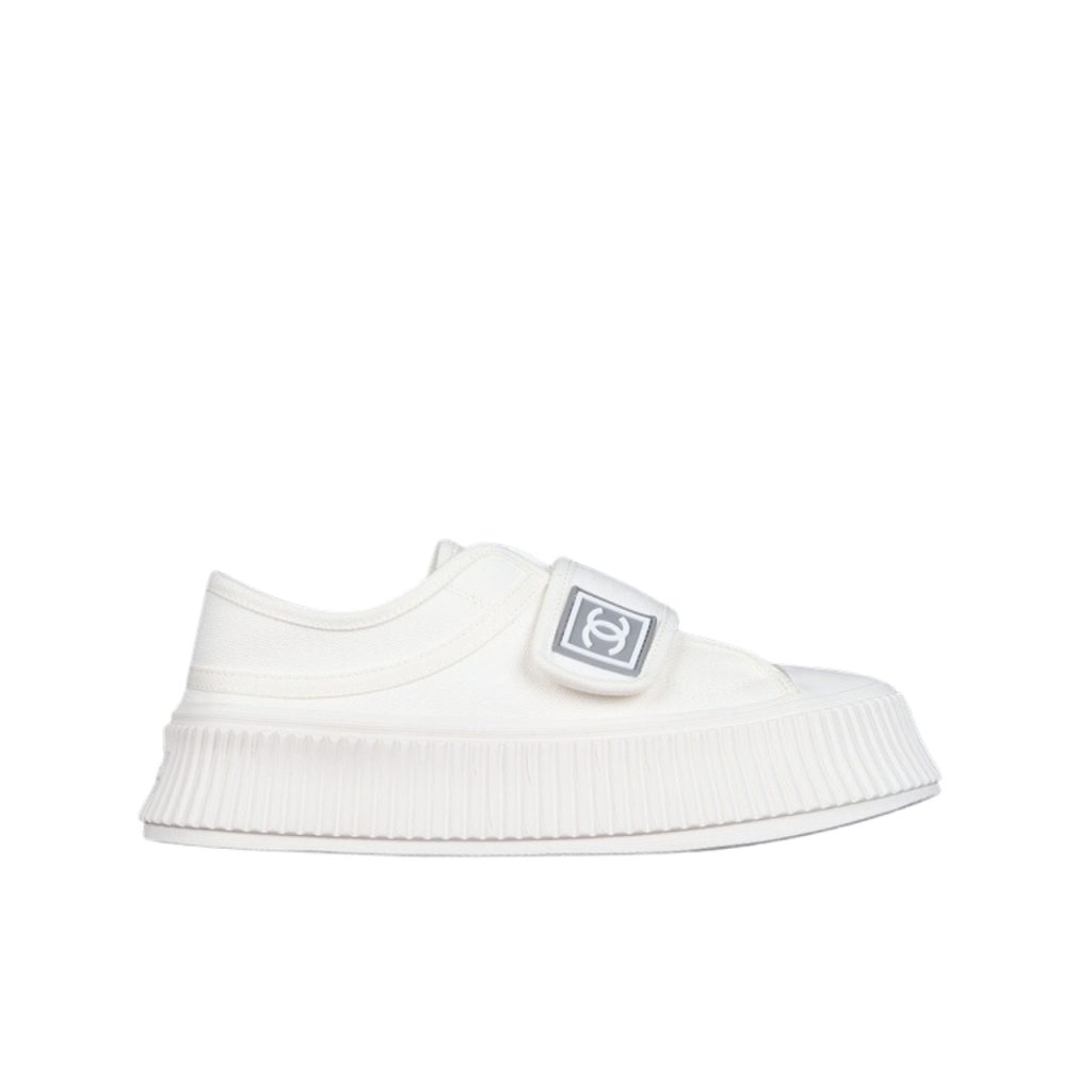 Chanel Logo Embroidered Shearling Cream Slides – 37 Eu 6 Us 24 Cm 9 4 In
